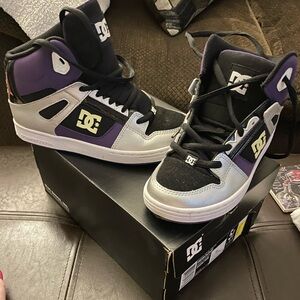 Women’s DC Shoes Size 5 Like New